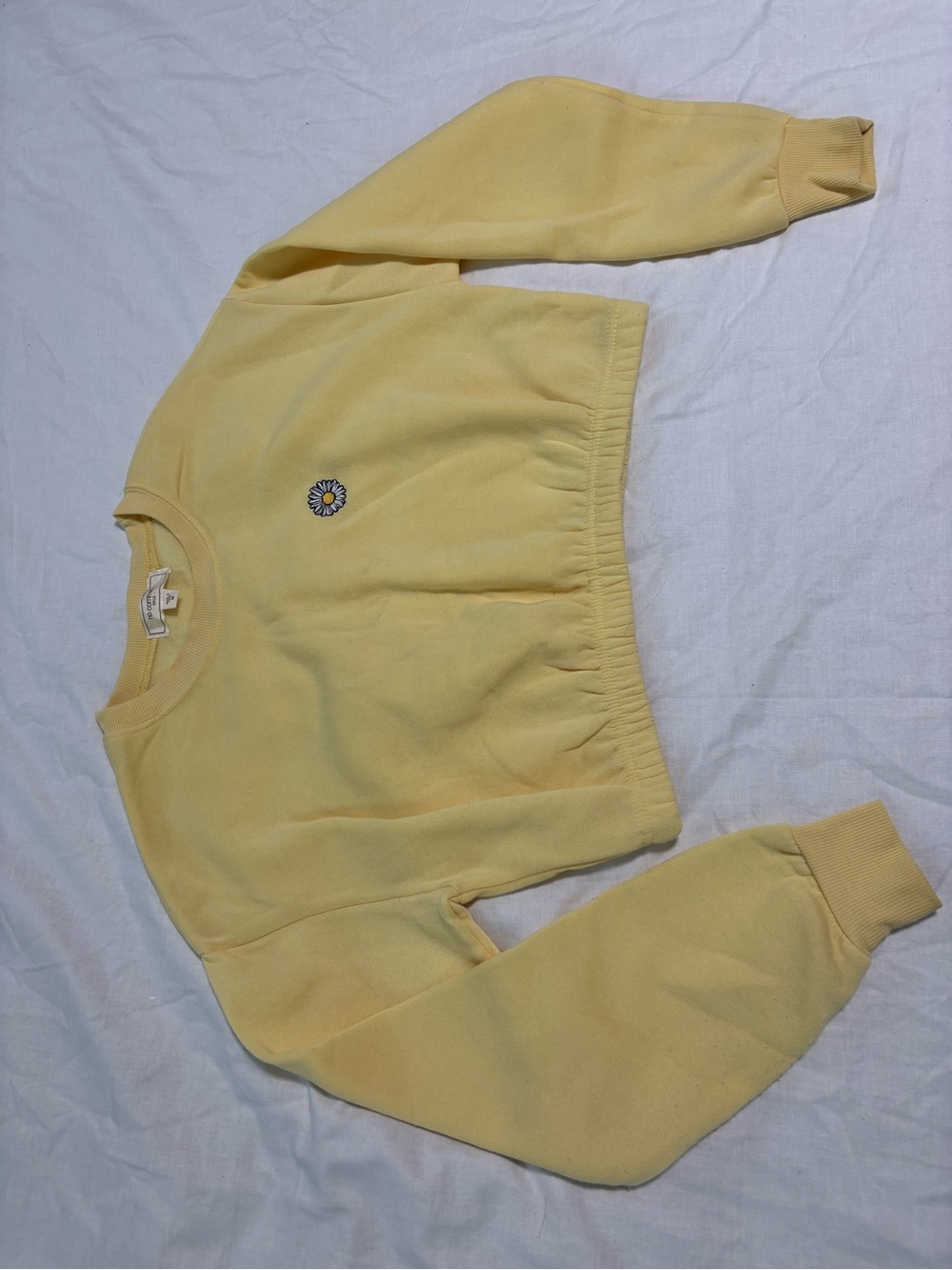 No Comment Yellow Daisy Embroidered Crewneck Cropped Sweatshirt